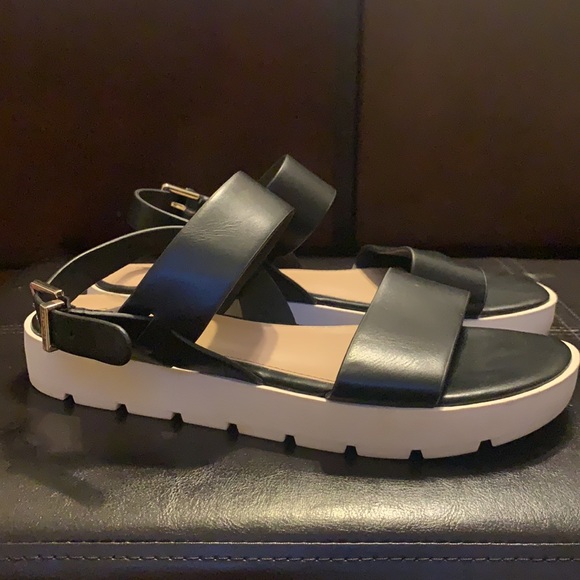 Sandals - Picture 2 of 3